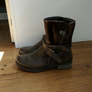 Bare Trap Boots